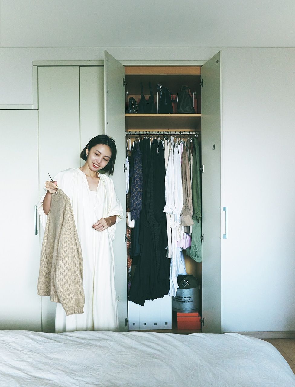 Tôi áp dụng 4 nguyên tắc mua quần áo này và bất ngờ tiết kiệm được 50% chi tiêu, tủ đồ gọn hẳn mà mặc gì cũng hợp- Ảnh 3.