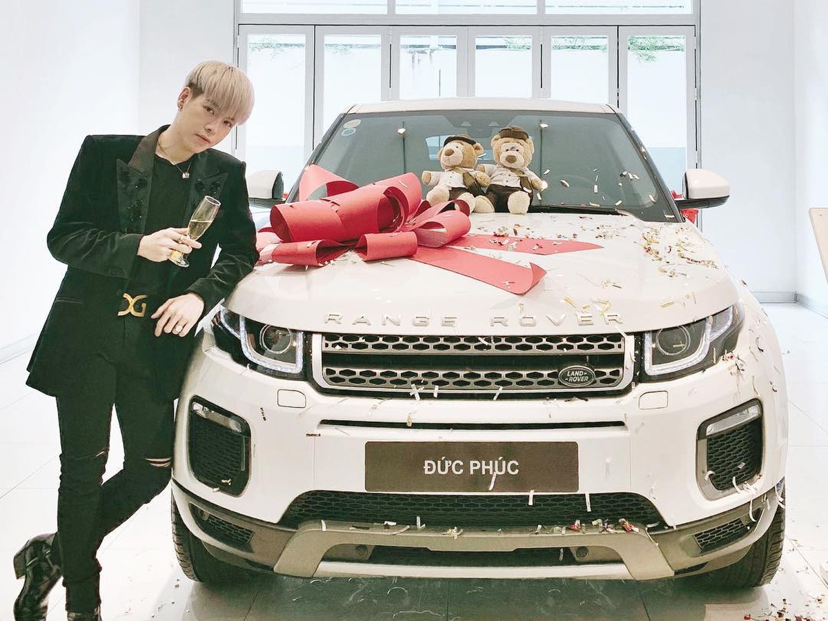 Khối tài sản của Đức Phúc ra sao mà được khen "giàu nhất gia đình Hoa dâm bụt"?- Ảnh 4. Khối tài sản của Đức Phúc ra sao mà được khen "giàu nhất gia đình Hoa dâm bụt"?- Ảnh 4.