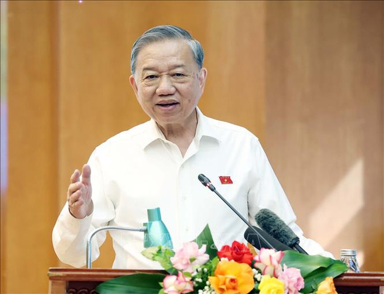 Tổng Bí thư Tô Lâm tiếp xúc cử tri 11 phường Hà Nội- Ảnh 3. Tổng Bí thư Tô Lâm tiếp xúc cử tri 11 phường Hà Nội- Ảnh 3.