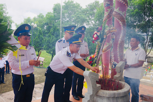 Tuổi trẻ Cảnh Sát biển: Dấu ấn đọng lại từ Chiến dịch “Thanh niên tình nguyện Hè” năm 2025
- Ảnh 5. Tuổi trẻ Cảnh Sát biển: Dấu ấn đọng lại từ Chiến dịch “Thanh niên tình nguyện Hè” năm 2025
- Ảnh 5.