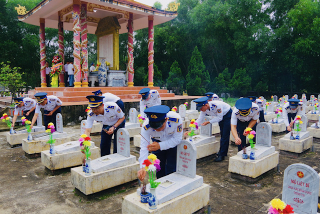 Tuổi trẻ Cảnh Sát biển: Dấu ấn đọng lại từ Chiến dịch “Thanh niên tình nguyện Hè” năm 2025
- Ảnh 6. Tuổi trẻ Cảnh Sát biển: Dấu ấn đọng lại từ Chiến dịch “Thanh niên tình nguyện Hè” năm 2025
- Ảnh 6.
