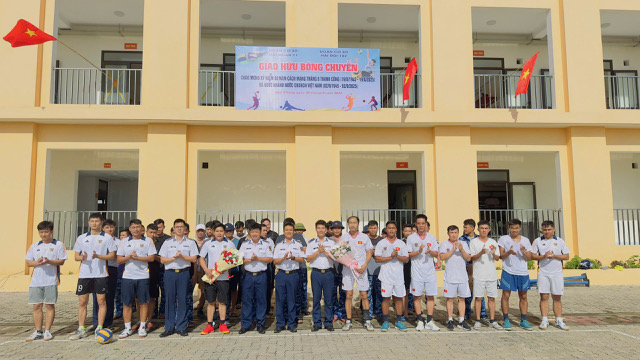 Tuổi trẻ Cảnh Sát biển: Dấu ấn đọng lại từ Chiến dịch “Thanh niên tình nguyện Hè” năm 2025
- Ảnh 9. Tuổi trẻ Cảnh Sát biển: Dấu ấn đọng lại từ Chiến dịch “Thanh niên tình nguyện Hè” năm 2025
- Ảnh 9.