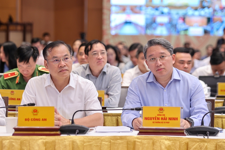 Thủ tướng: Các bộ, ngành, địa phương phải hoàn thiện cơ sở dữ liệu chậm nhất trong quý IV/2025- Ảnh 7.