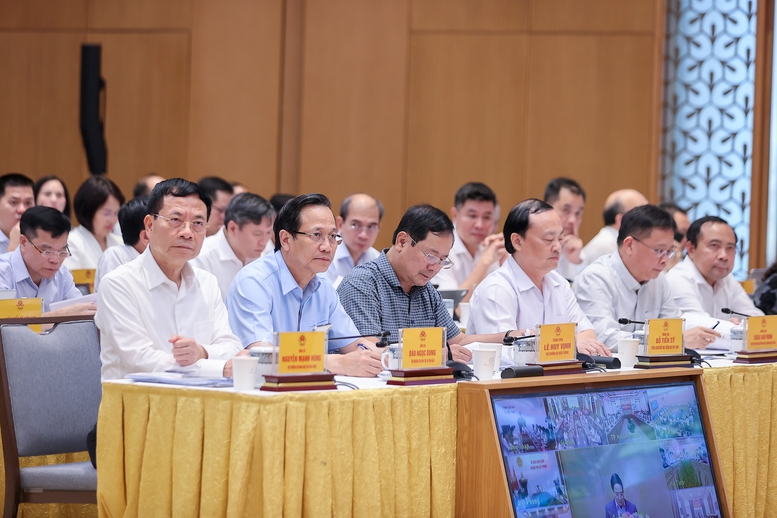 Thủ tướng: Các bộ, ngành, địa phương phải hoàn thiện cơ sở dữ liệu chậm nhất trong quý IV/2025- Ảnh 8.