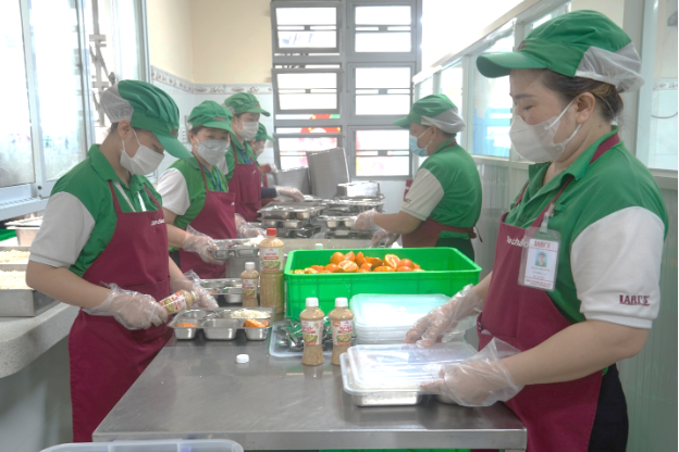 "Quầy buffet rau" của Dự án Bữa ăn học đường – góc nhỏ nuôi lớn thói quen lành mạnh- Ảnh 4. "Quầy buffet rau" của Dự án Bữa ăn học đường – góc nhỏ nuôi lớn thói quen lành mạnh- Ảnh 4.