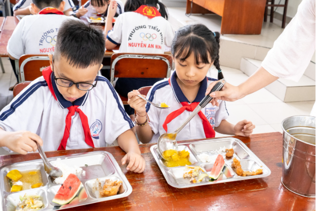 "Quầy buffet rau" của Dự án Bữa ăn học đường – góc nhỏ nuôi lớn thói quen lành mạnh- Ảnh 3. "Quầy buffet rau" của Dự án Bữa ăn học đường – góc nhỏ nuôi lớn thói quen lành mạnh- Ảnh 3.