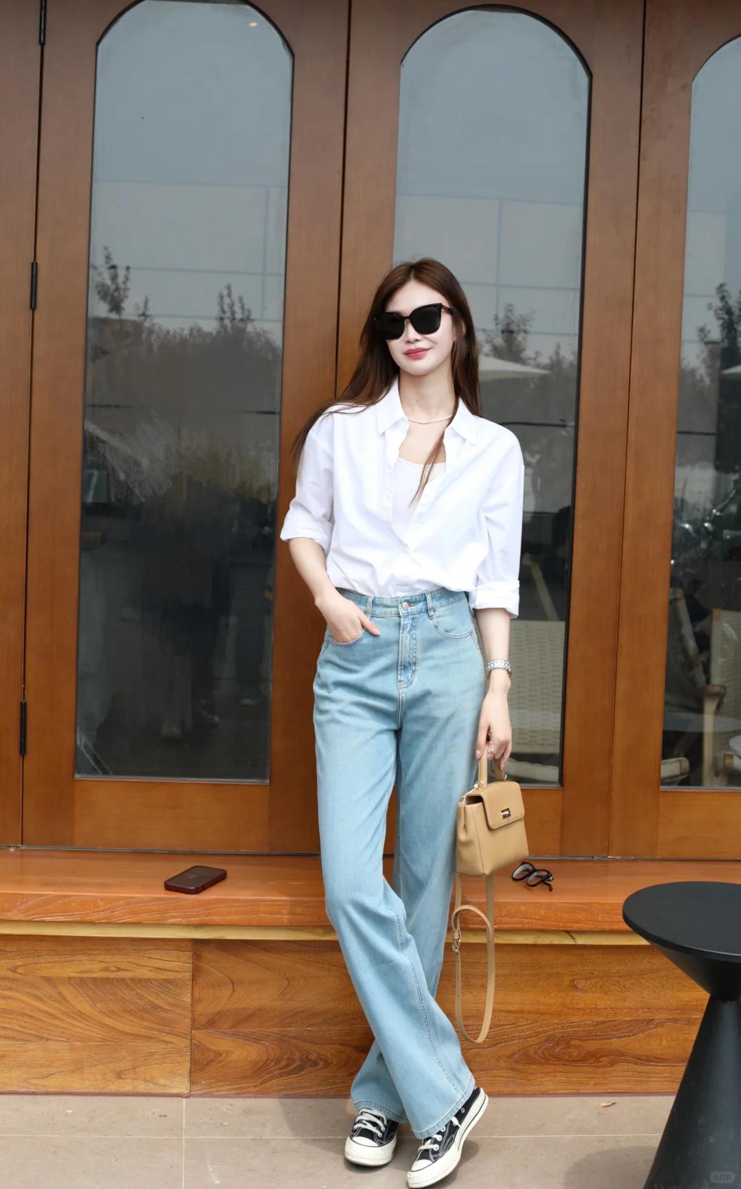 Mùa thu này, phụ nữ U40 chỉ cần style tối giản là đủ toát khí chất thượng lưu- Ảnh 3. Mùa thu này, phụ nữ U40 chỉ cần style tối giản là đủ toát khí chất thượng lưu- Ảnh 3.