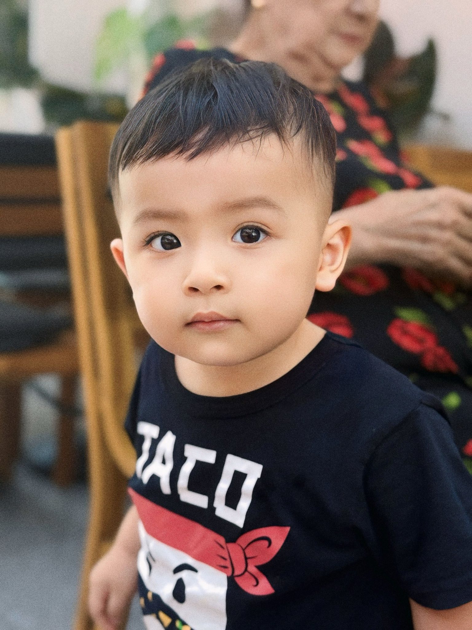 Con trai Cao Thái Sơn kháu khỉnh điển trai y chang bố, lớn lên khỏe mạnh dù kết quả siêu âm từng không ổn
- Ảnh 8. Con trai Cao Thái Sơn kháu khỉnh điển trai y chang bố, lớn lên khỏe mạnh dù kết quả siêu âm từng không ổn
- Ảnh 8.