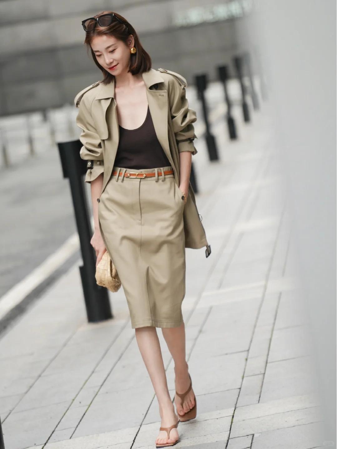 Mùa thu này, phụ nữ U40 chỉ cần style tối giản là đủ toát khí chất thượng lưu- Ảnh 9. Mùa thu này, phụ nữ U40 chỉ cần style tối giản là đủ toát khí chất thượng lưu- Ảnh 9.