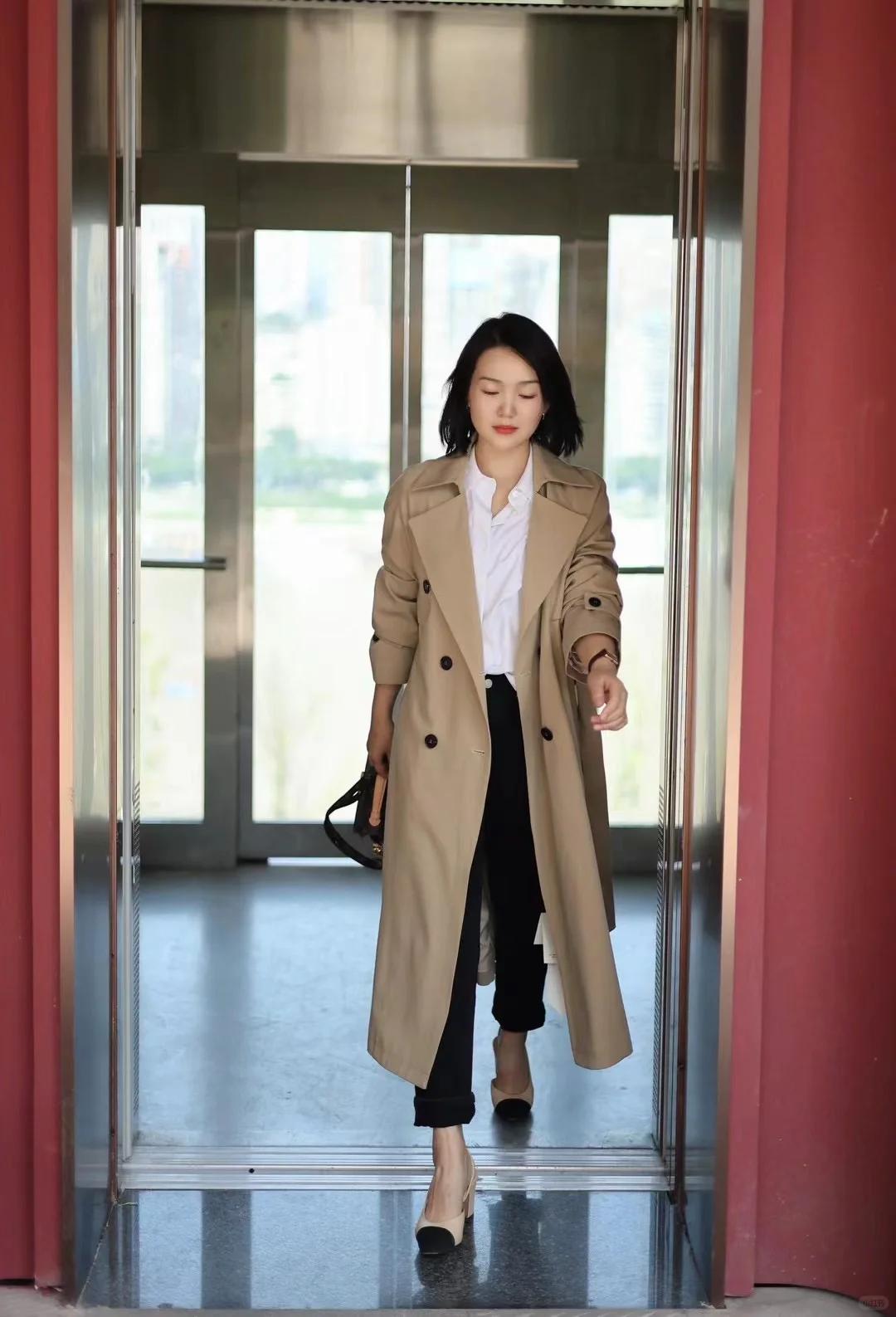 Mùa thu này, phụ nữ U40 chỉ cần style tối giản là đủ toát khí chất thượng lưu- Ảnh 7. Mùa thu này, phụ nữ U40 chỉ cần style tối giản là đủ toát khí chất thượng lưu- Ảnh 7.