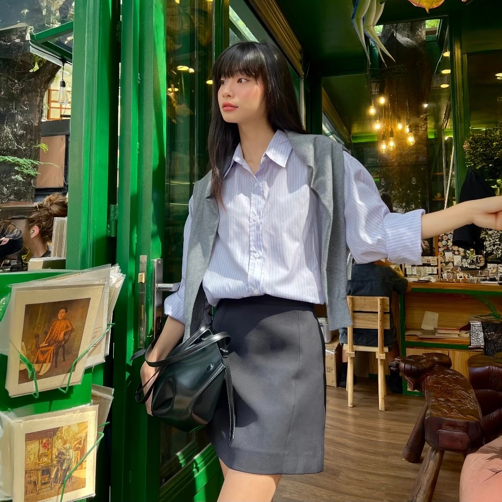 Mùa thu này, phụ nữ U40 chỉ cần style tối giản là đủ toát khí chất thượng lưu- Ảnh 11. Mùa thu này, phụ nữ U40 chỉ cần style tối giản là đủ toát khí chất thượng lưu- Ảnh 11.