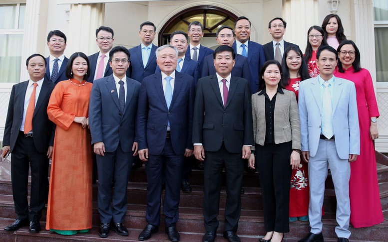 UAE sẵn sàng chia sẻ kinh nghiệm, hỗ trợ xây dựng trung tâm tài chính quốc tế tại Việt Nam- Ảnh 6. UAE sẵn sàng chia sẻ kinh nghiệm, hỗ trợ xây dựng trung tâm tài chính quốc tế tại Việt Nam- Ảnh 6.
