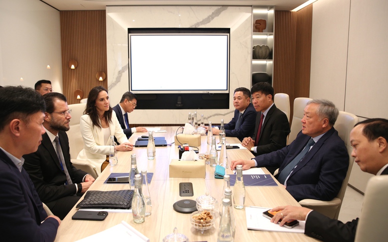 UAE sẵn sàng chia sẻ kinh nghiệm, hỗ trợ xây dựng trung tâm tài chính quốc tế tại Việt Nam- Ảnh 5. UAE sẵn sàng chia sẻ kinh nghiệm, hỗ trợ xây dựng trung tâm tài chính quốc tế tại Việt Nam- Ảnh 5.