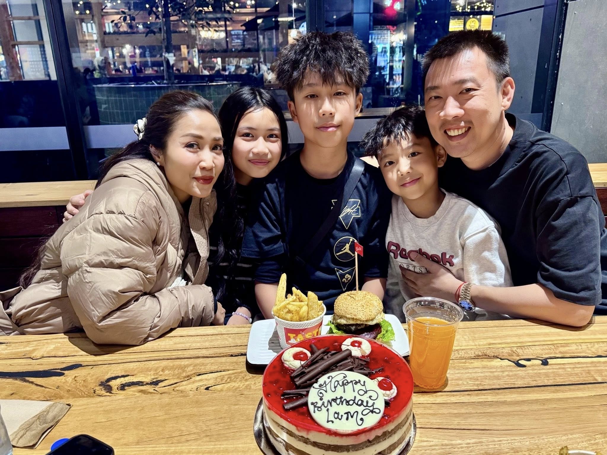 Con trai Ốc Thanh Vân giống bố như bản photo, mẹ không nỡ mắng vì con vì lý do này- Ảnh 4. Con trai Ốc Thanh Vân giống bố như bản photo, mẹ không nỡ mắng vì con vì lý do này- Ảnh 4.