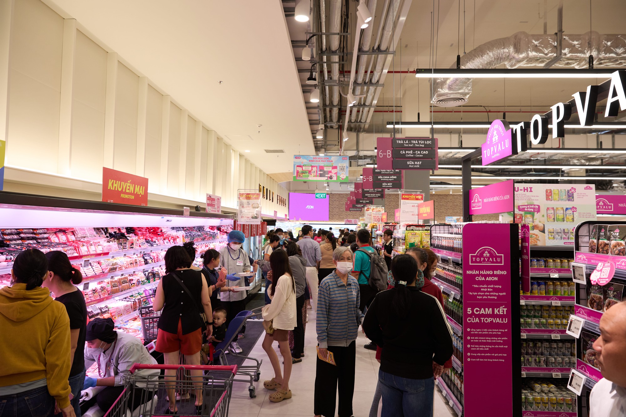 AEON Tân An đón hàng ngàn lượt khách sau khi mở cửa- Ảnh 2. AEON Tân An đón hàng ngàn lượt khách sau khi mở cửa- Ảnh 2.