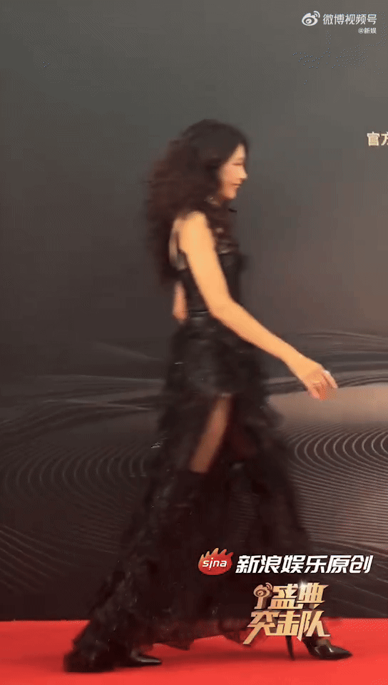 Kiều nữ U60 đẹp bất khả chiến bại h&uacute;t hơn 900 triệu view, cực phẩm nhất l&agrave; cặp ch&acirc;n trị gi&aacute; 100 tỷ đồng- Ảnh 4.