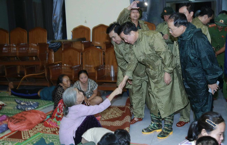 Phó Thủ tướng Trần Hồng Hà kiểm tra công tác ứng phó bão số 10 tại Hà Tĩnh- Ảnh 3.