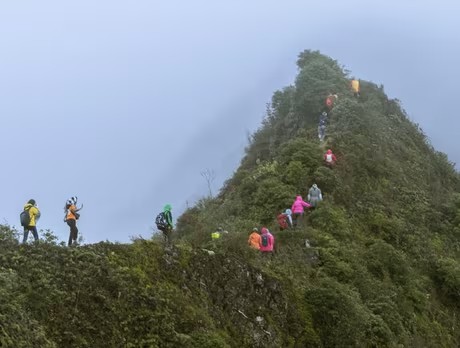 Lào Cai: Đề xuất xây dựng hệ thống tạo tuyết nhân tạo để phát triển du lịch băng tuyết trở thành sản phẩm độc đáo, duy nhất của Việt Nam- Ảnh 4. Lào Cai: Đề xuất xây dựng hệ thống tạo tuyết nhân tạo để phát triển du lịch băng tuyết trở thành sản phẩm độc đáo, duy nhất của Việt Nam- Ảnh 4.