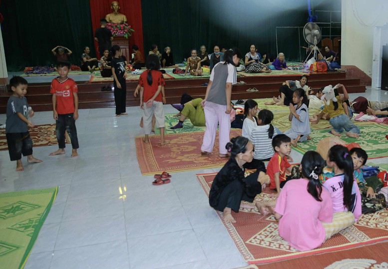 Phó Thủ tướng Trần Hồng Hà kiểm tra công tác ứng phó bão số 10 tại Hà Tĩnh- Ảnh 6.