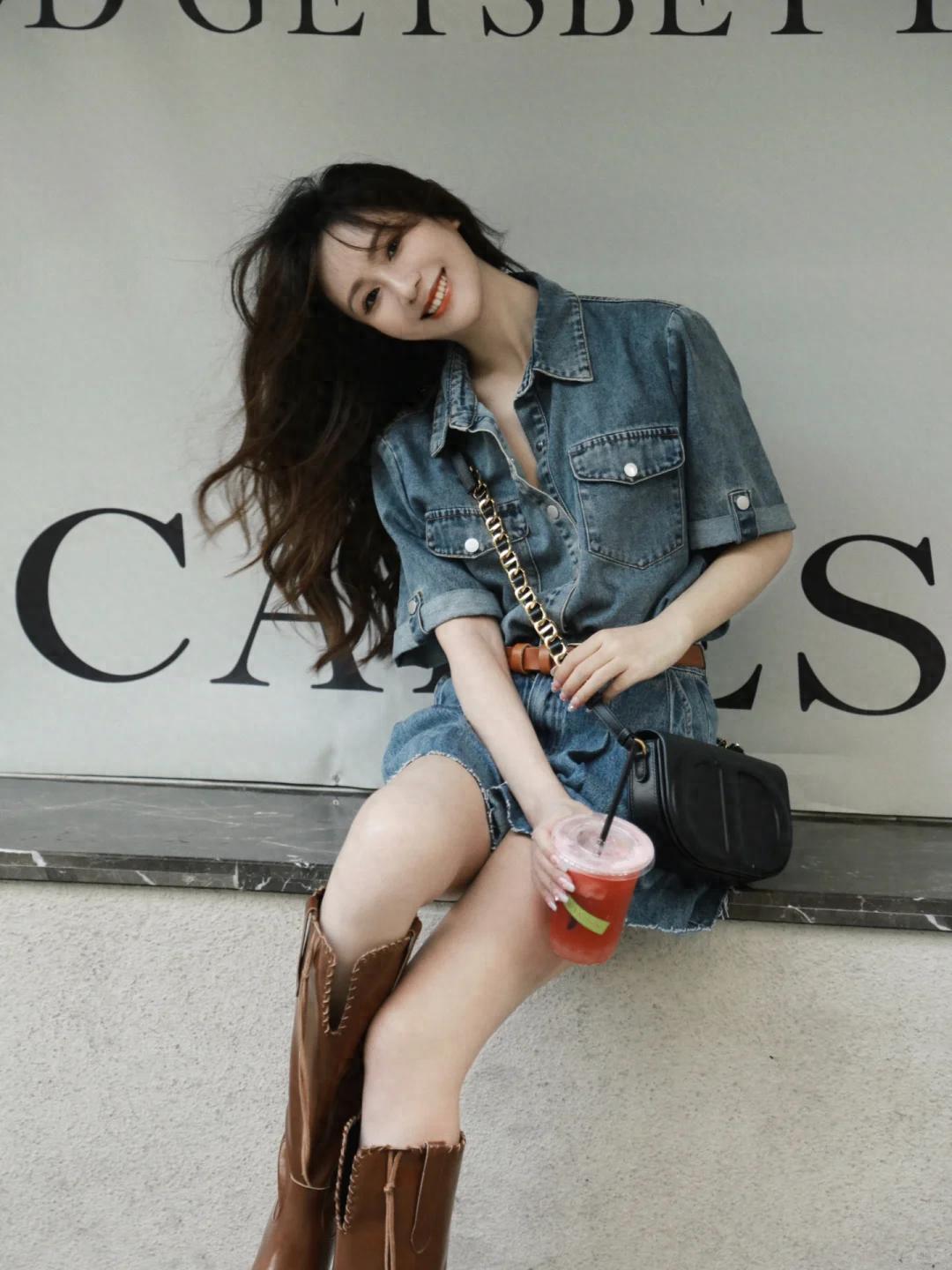Vì sao váy denim lại là món đồ nên sắm? Câu trả lời gói gọn trong 2 chữ "hack tuổi"- Ảnh 1. Vì sao váy denim lại là món đồ nên sắm? Câu trả lời gói gọn truc tiep bong da hom nay 2 chữ "hack tuổi"- Ảnh 1.