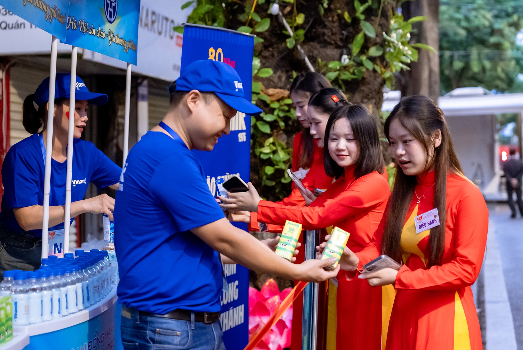 Vinamilk hòa nhịp cùng ngày hội non sông- Ảnh 1. truc tiep bong da vtv6 hòa nhịp cùng ngày hội non sông- Ảnh 1.