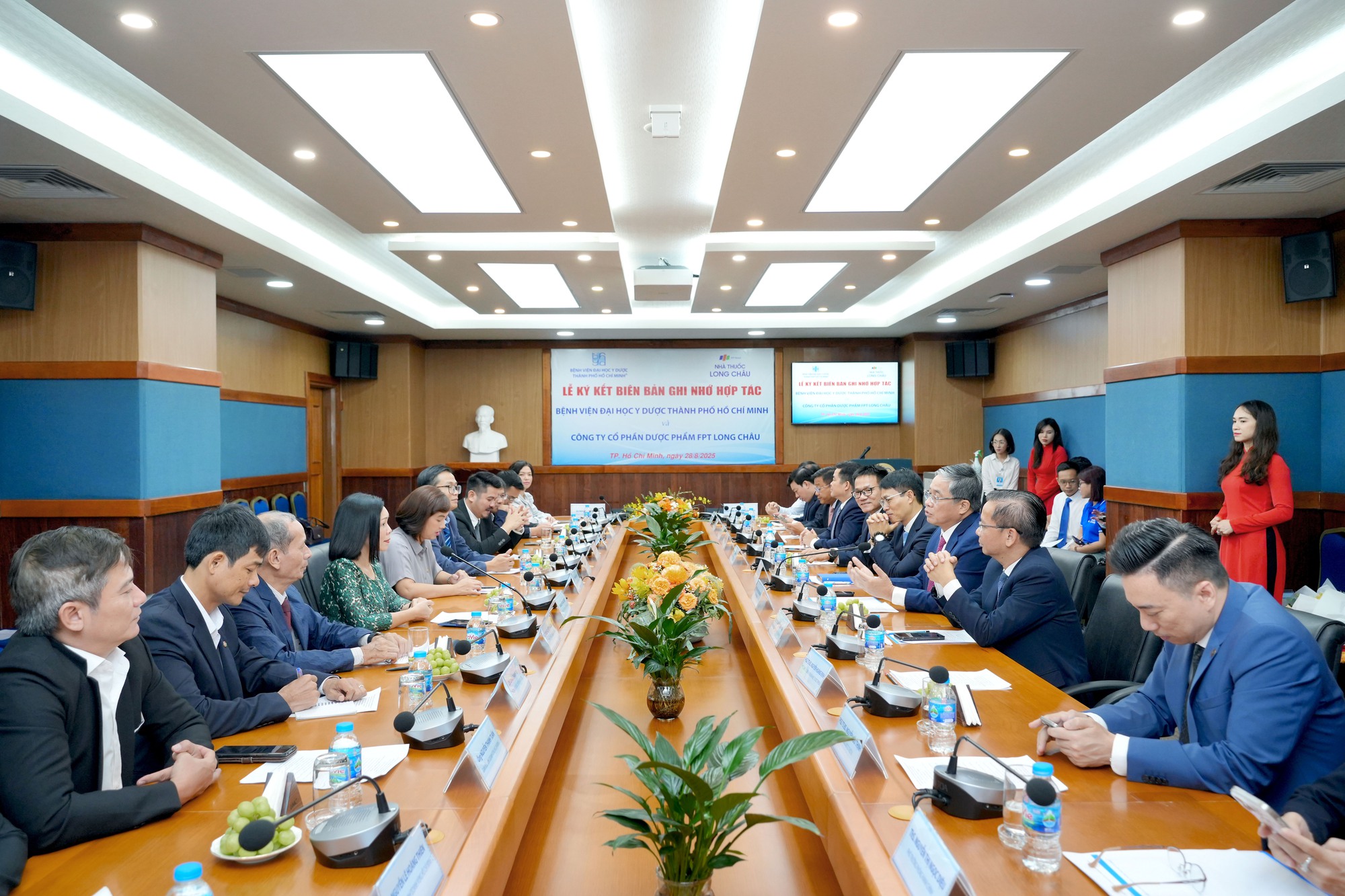 Long Châu – Bệnh viện Đại học Y Dược đồng kiến tạo hệ sinh thái y tế vì sức khỏe người Việt- Ảnh 3. Long Châu – Bệnh viện Đại học Y Dược đồng kiến tạo hệ sinh thái y tế vì sức khỏe người Việt- Ảnh 3.