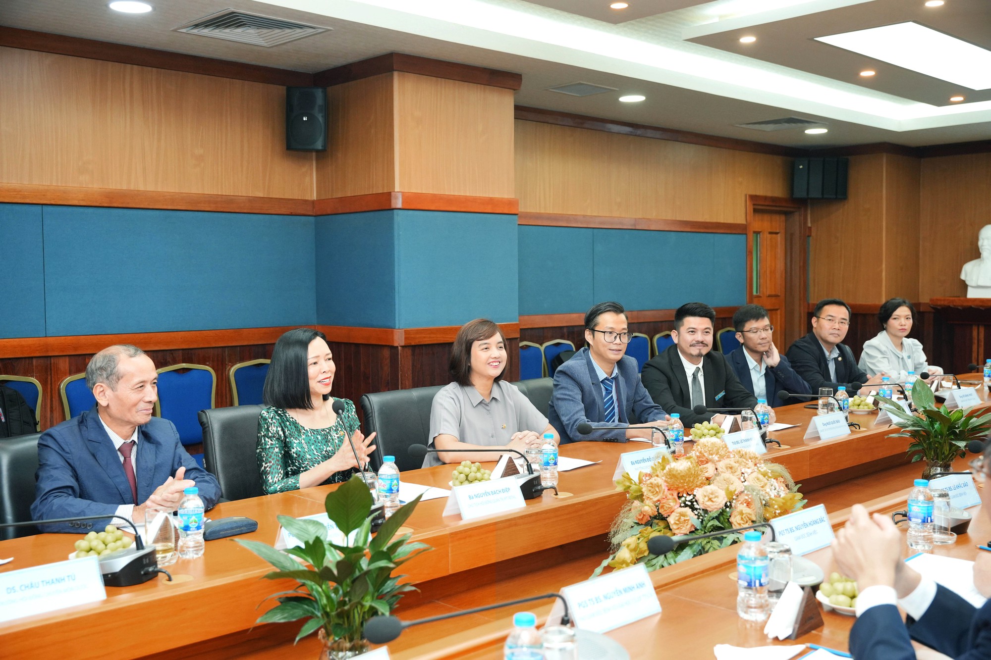 Long Châu – Bệnh viện Đại học Y Dược đồng kiến tạo hệ sinh thái y tế vì sức khỏe người Việt- Ảnh 5. Long Châu – Bệnh viện Đại học Y Dược đồng kiến tạo hệ sinh thái y tế vì sức khỏe người Việt- Ảnh 5.