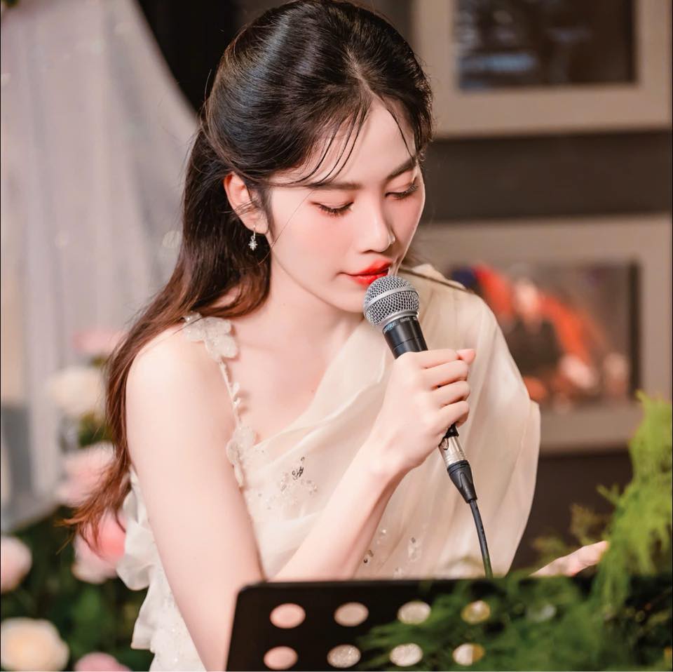 Nhìn diện mạo gầy gò hiện tại của Nam Em, khán giả tiếc nhớ thời cô ở đỉnh cao nhan sắc- Ảnh 9. Nhìn diện mạo gầy gò hiện tại của Nam Em, khán giả tiếc nhớ thời cô ở đỉnh cao nhan sắc- Ảnh 9.