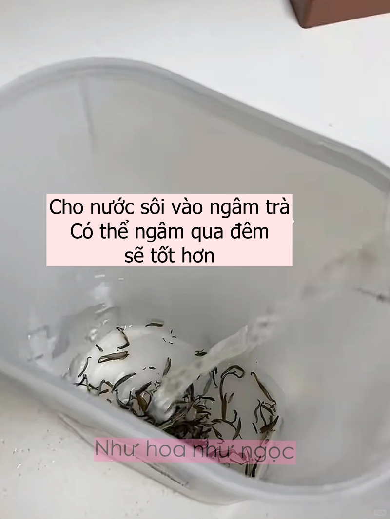 Thay vì hấp phục hồi ở tiệm, tôi ngâm tóc bằng trà xanh và không nghĩ mái tóc "khởi sắc" nhanh đến như vậy!- Ảnh 2. Thay vì hấp phục hồi ở tiệm, tôi ngâm tóc bằng trà xanh và không nghĩ mái tóc "khởi sắc" nhanh đến như vậy!- Ảnh 2.