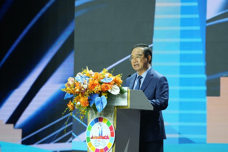 Rực rỡ 'Đêm Việt Nam' - Nơi 'Dòng chảy tinh hoa' hội tụ- Ảnh 2. Rực rỡ 'Đêm Việt Nam' - Nơi 'Dòng chảy tinh hoa' hội tụ- Ảnh 2.
