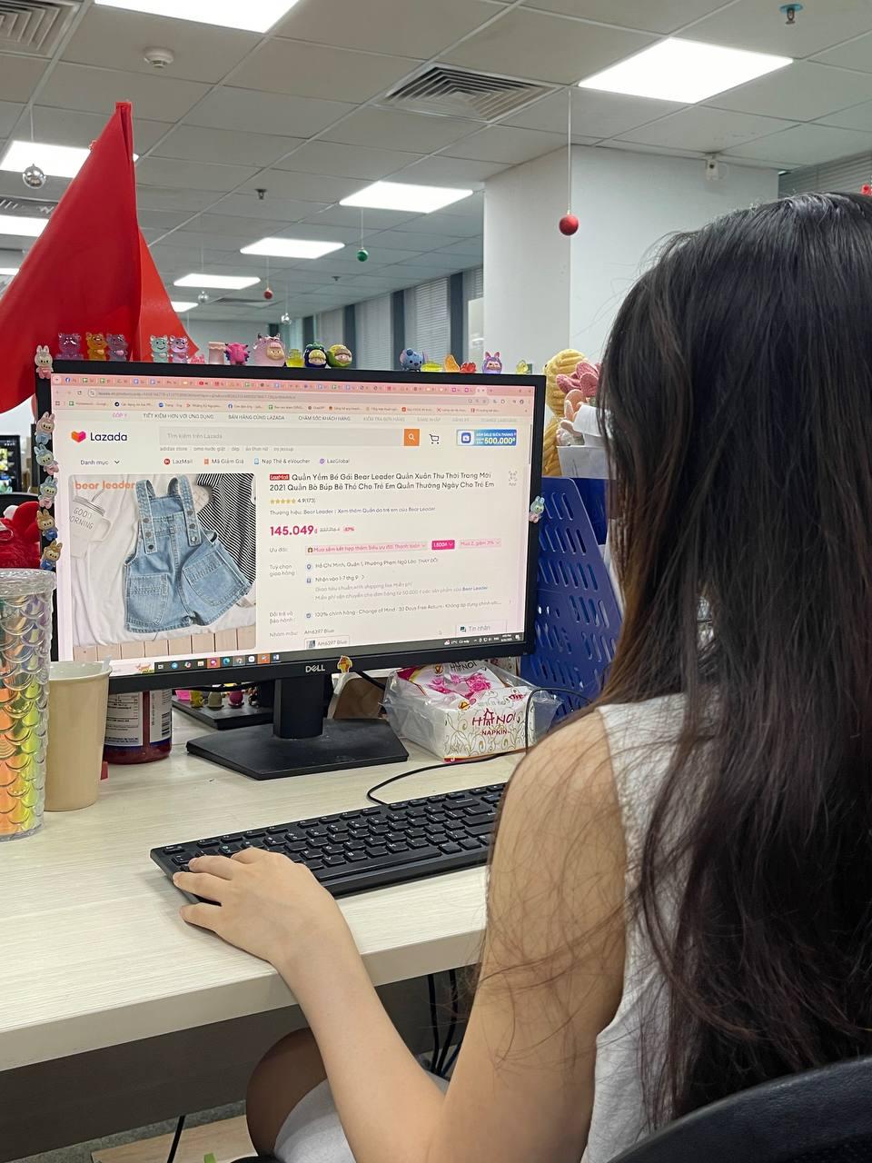 Hết thời ham đồ rẻ, gen Z k+ truc tiep bong da sắm online giờ chỉ chọn hàng xịn chính hãng- Ảnh 1.