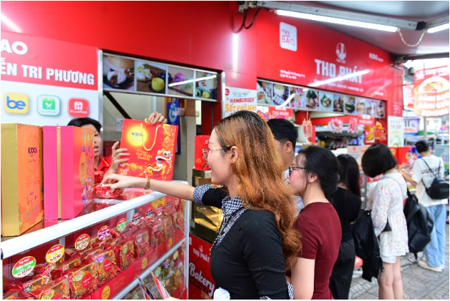 Mùa trăng 2025: Chọn bánh Trung thu theo "ngôn ngữ yêu thương" - Gửi trao tâm ý đúng cách- Ảnh 2. Mùa trăng 2025: Chọn bánh Trung thu theo "ngôn ngữ yêu thương" - Gửi trao tâm ý đúng cách- Ảnh 2.
