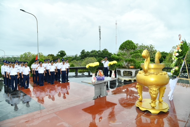 Bộ Tư lệnh Vùng Cảnh sát biển 4 tổ chức các hoạt động “đền ơn đáp nghĩa” nhân dịp kỷ niệm 80 năm Quốc khánh nước Cộng hòa xã hội chủ nghĩa Việt Nam- Ảnh 1.