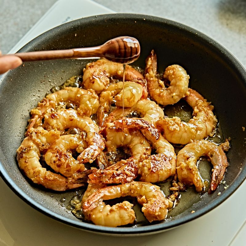 Cuối tuần chỉ cần làm mỗi người 1 phần cơm thơm lừng thế này, tốn 20 phút mà mitom bong da truc tiep đến mức ai ăn cũng sạch bát- Ảnh 9.