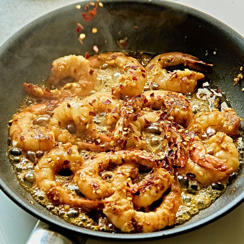 Cuối tuần chỉ cần làm mỗi người 1 phần cơm thơm lừng thế này, tốn 20 phút mà mitom bong da truc tiep đến mức ai ăn cũng sạch bát- Ảnh 10.