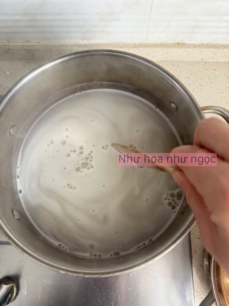 Tôi gội đầu bằng bột mì thay dầu gội, sau 2 tháng nhận ra mái tóc mình thay đổi hẳn- Ảnh 5. truc tiep bong da hom nay gội đầu bằng bột mì thay dầu gội, sau 2 tháng nhận ra mái tóc mình thay đổi hẳn- Ảnh 5.