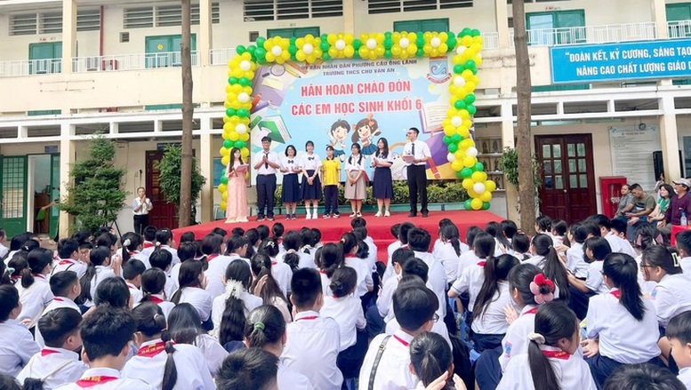 TRỰC TIẾP: Lễ khai giảng đặc biệt của 1,7 triệu thầy, cô và gần 30 triệu học sinh, sinh viên- Ảnh 22. TRỰC TIẾP: Lễ khai giảng đặc biệt của 1,7 triệu thầy, cô và gần 30 triệu học sinh, sinh viên- Ảnh 22.