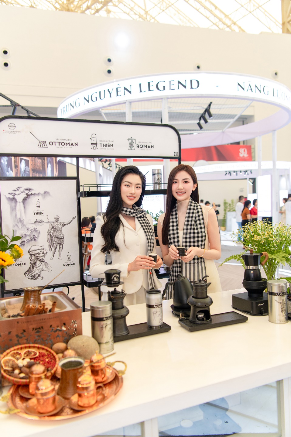 Các người đẹp Việt lan tỏa năng lượng tỉnh thức cùng Trung Nguyên Legend tại triển lãm A80- Ảnh 3.