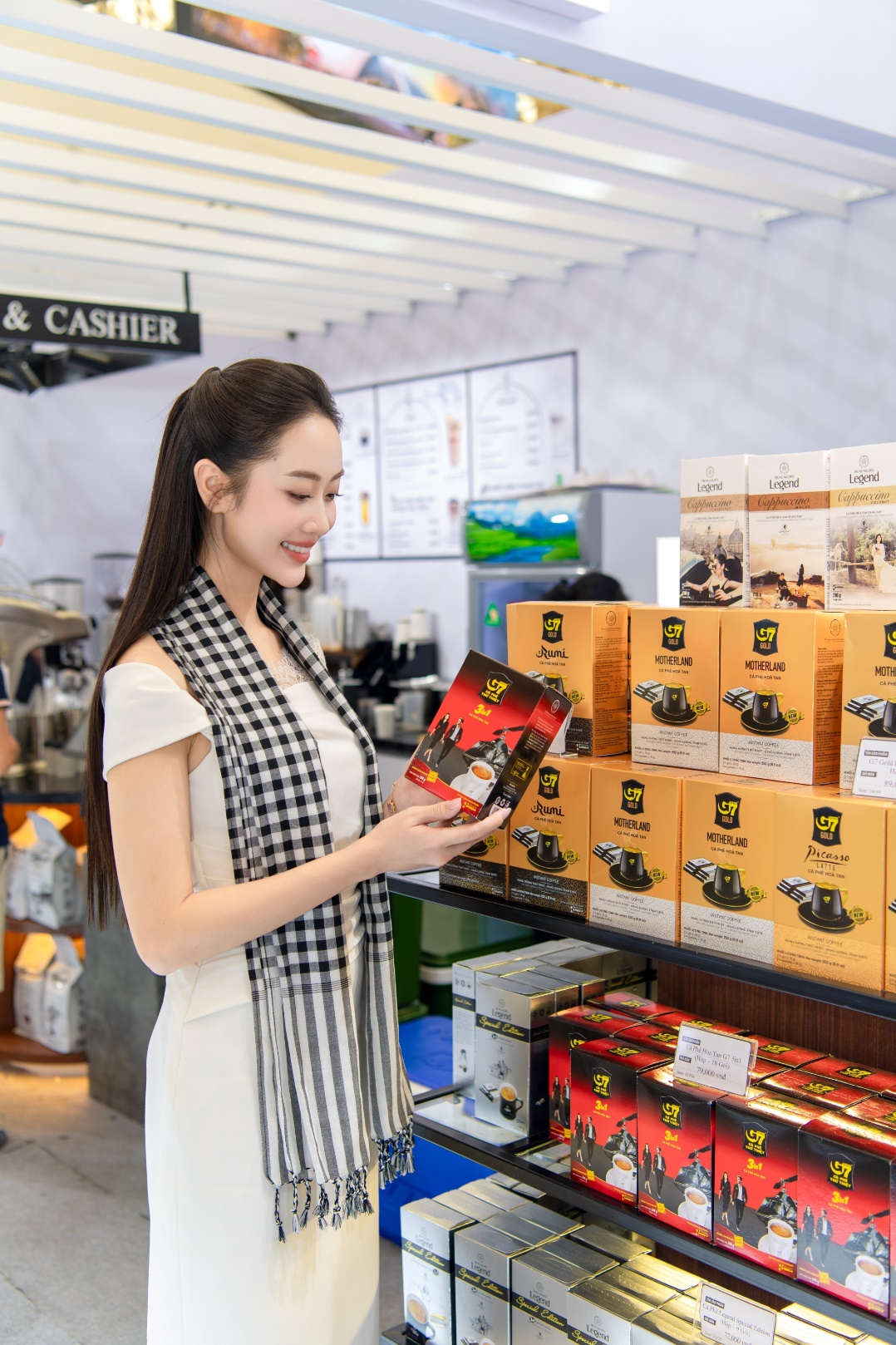 Các người đẹp Việt lan tỏa năng lượng tỉnh thức cùng Trung Nguyên Legend tại triển lãm A80- Ảnh 6.
