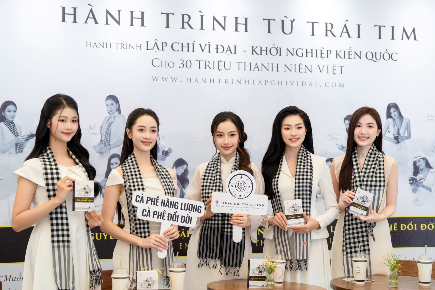 Các người đẹp Việt lan tỏa năng lượng tỉnh thức cùng Trung Nguyên Legend tại triển lãm A80- Ảnh 7.