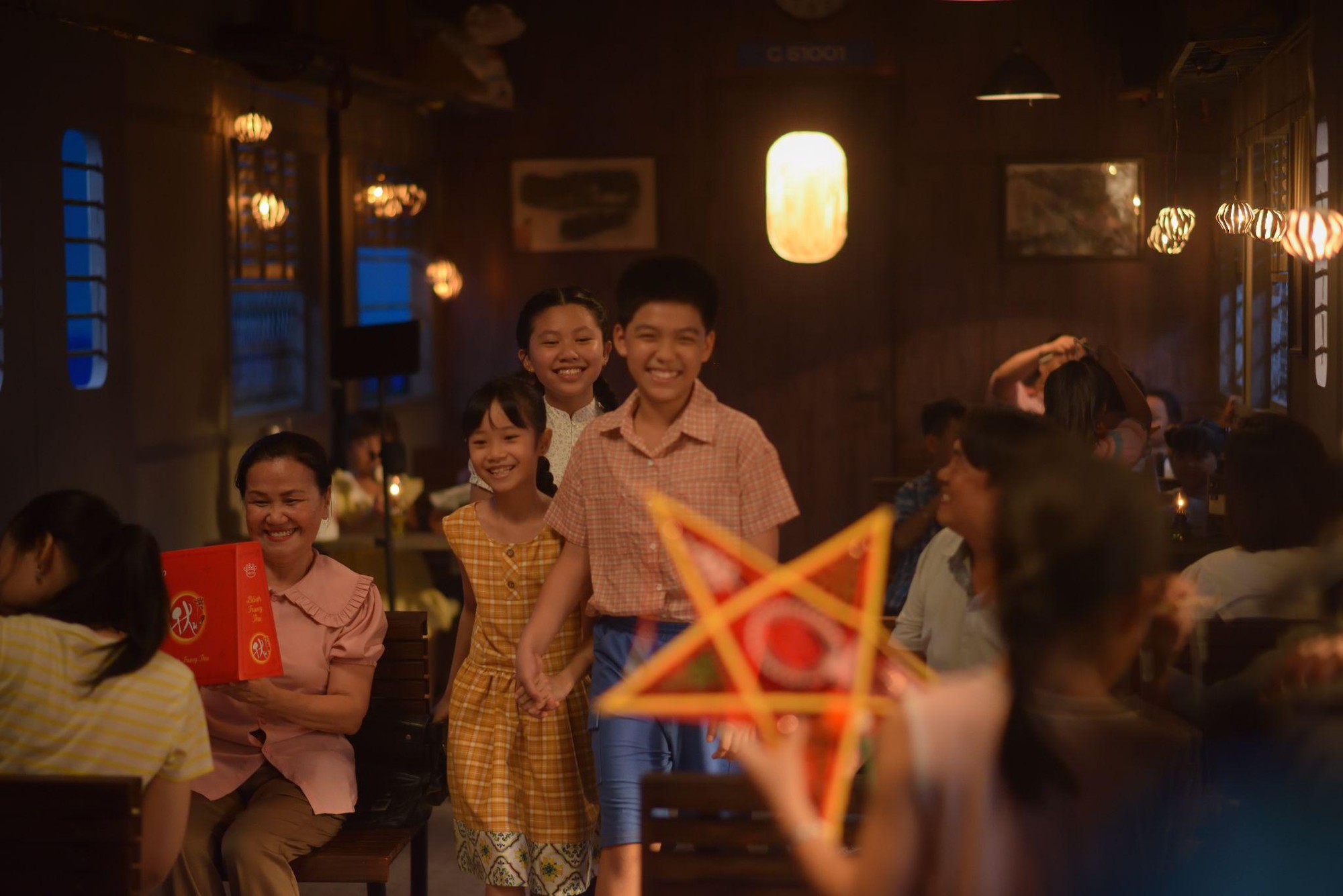 Bước vào thế giới của “Sứ giả Trung thu”: Những người thầm lặng gìn giữ mùa trăng- Ảnh 5. Bước vào thế giới của “Sứ giả Trung thu”: Những người thầm lặng gìn giữ mùa trăng- Ảnh 5.