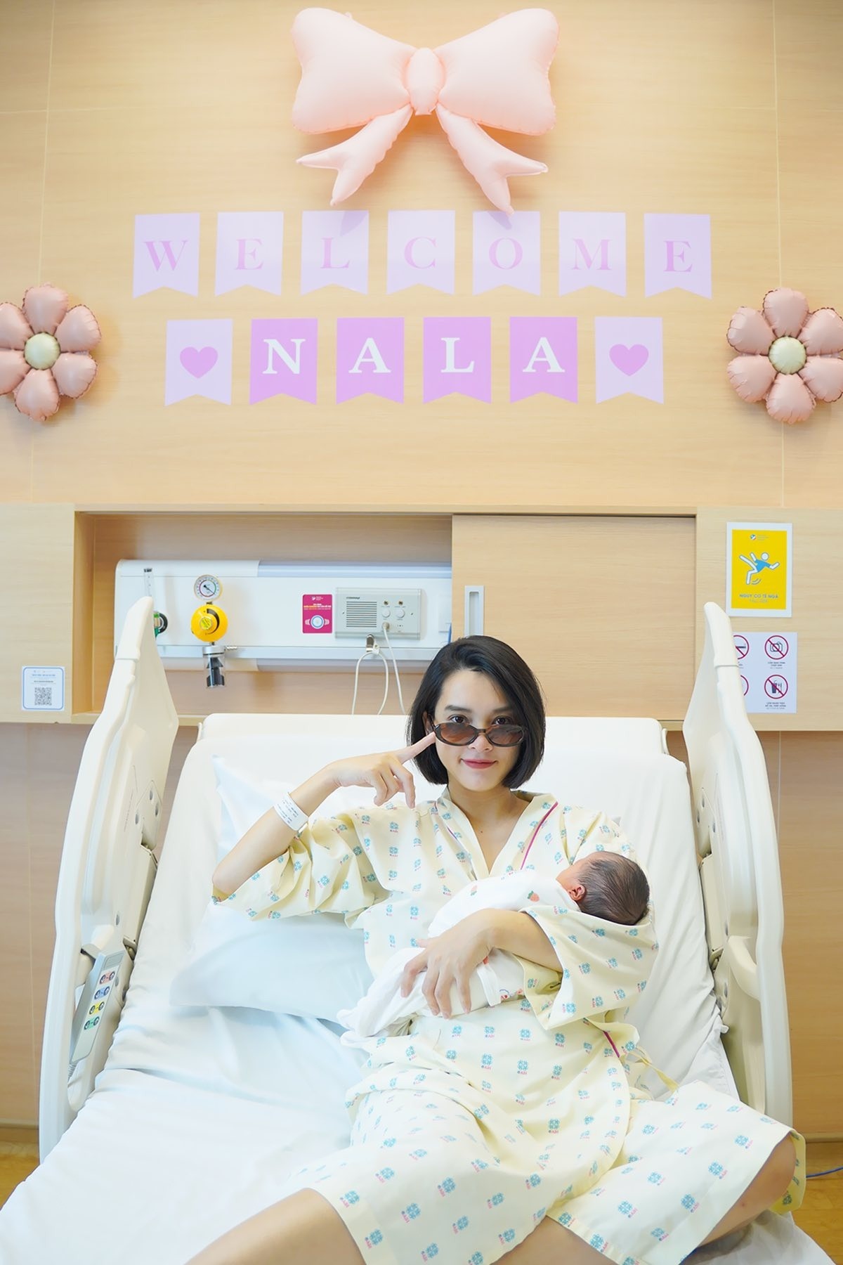 Ngô Thanh Vân thuê dịch vụ ở cữ 5 sao về nhà chăm sóc, chi tiết chăm con ban đêm gây tranh cãi- Ảnh 4. Ngô Thanh Vân thuê dịch vụ ở cữ 5 sao về nhà chăm sóc, chi tiết chăm truc tiep bong da c1 đêm gây tranh cãi- Ảnh 4.