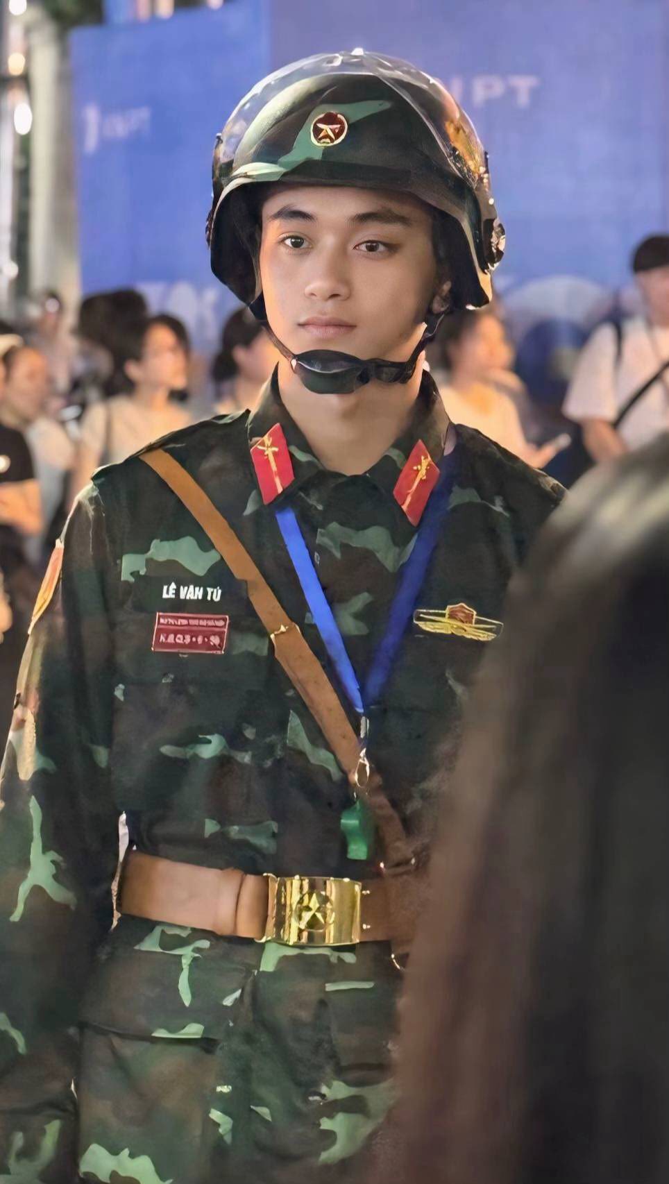 Quá khứ boy phố của Lê Văn Tú: Chàng lính tuổi 20 đẹp trai gấp 10 lần nhờ "ăn cơm nhà nước"- Ảnh 3. Quá khứ lich tuong thuat truc tiep bong da hom nay phố của Lê Văn Tú: Chàng lính tuổi 20 đẹp trai gấp 10 lần nhờ "ăn cơm nhà nước"- Ảnh 3.