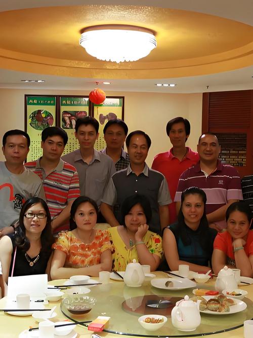 Họp lớp hết 615 triệu, người đàn ông bị xem thường cả buổi bỗng rút thẻ đen ra thanh toán khiến tất cả sửng sốt- Ảnh 2. Họp lớp hết 615 triệu, người đàn ông bị xem thường cả buổi bỗng rút thẻ đen ra thanh toán lich bong da truc tiepến tất cả sửng sốt- Ảnh 2.