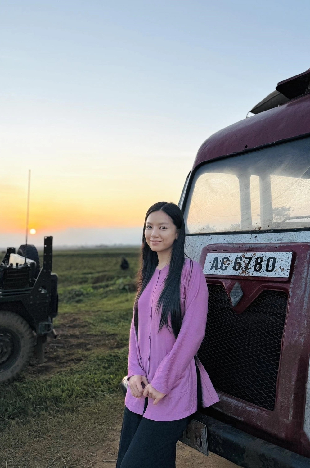 "O Hồng" Lê Hạ Anh mặt mộc đóng phim "Mưa đỏ" vẫn gây sốt: Da căng mịn nhờ làm 1 việc từ rất sớm, tuổi băm vẫn tươi trẻ, collagen tràn đầy- Ảnh 1. bong da truc tiep xoi lac