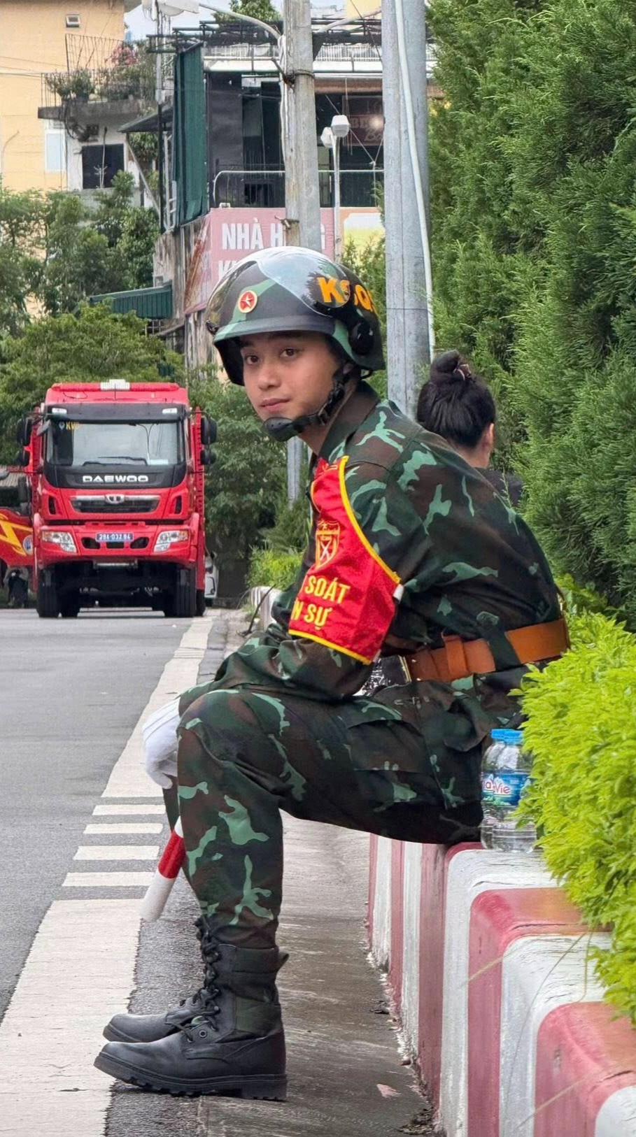 Quá khứ boy phố của Lê Văn Tú: Chàng lính tuổi 20 đẹp trai gấp 10 lần nhờ "ăn cơm nhà nước"- Ảnh 4. Quá khứ lich tuong thuat truc tiep bong da hom nay phố của Lê Văn Tú: Chàng lính tuổi 20 đẹp trai gấp 10 lần nhờ "ăn cơm nhà nước"- Ảnh 4.