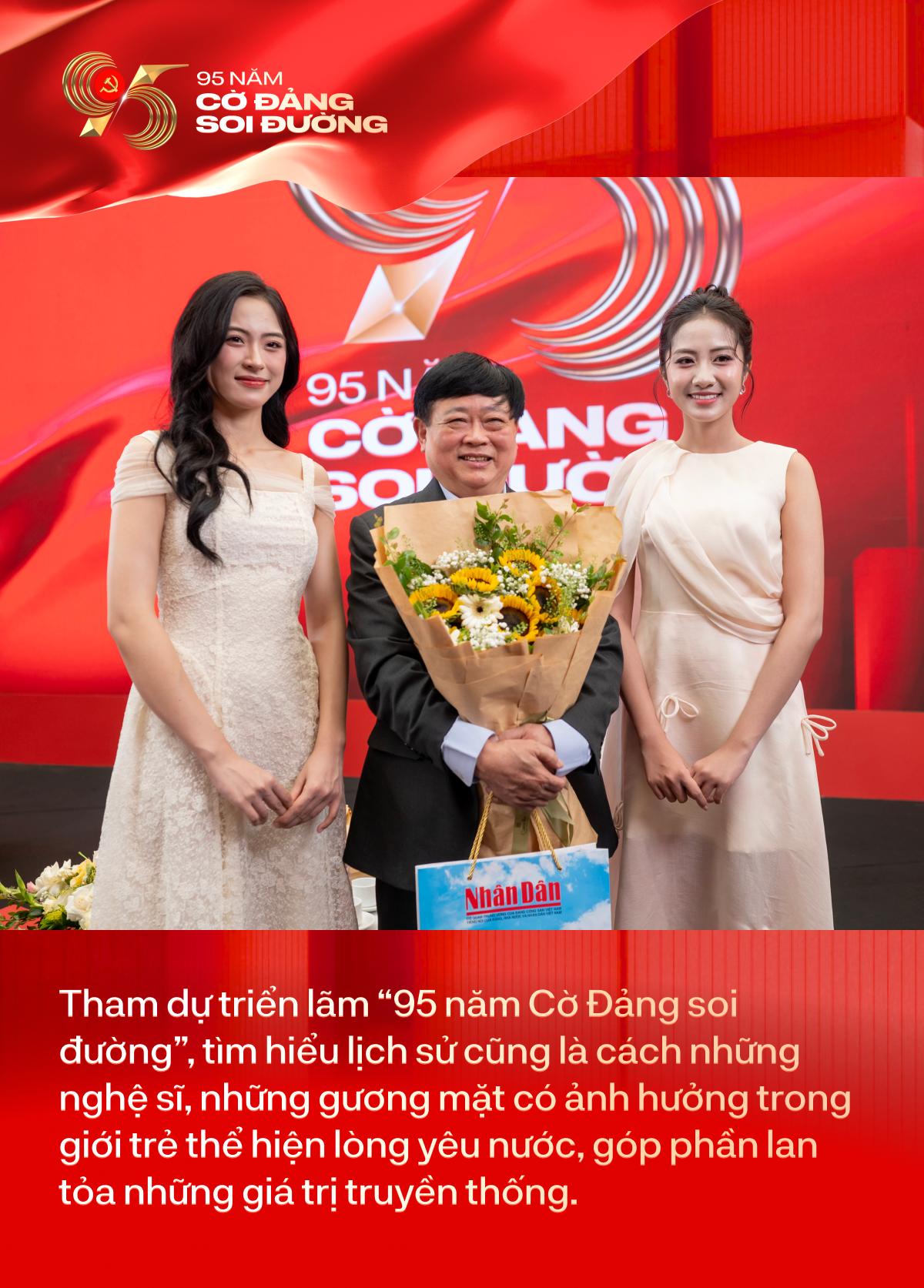 Hoàng Dũng lần đầu tìm hiểu lịch sử bằng công nghệ, Tăng link bong da truc tiep Tân chia sẻ về mạch nguồn sáng tạo tại triển lãm “95 năm Cờ Đảng soi đường”- Ảnh 1.