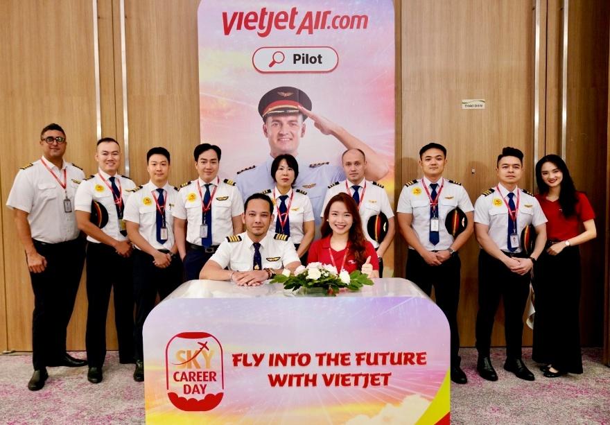 Ngày hội tuyển dụng Vietjet thu hút hàng ngàn ứng viên tìm kiếm cơ hội trong ngành hàng không- Ảnh 15. Ngày hội tuyển dụng Vietjet thu hút hàng ngàn ứng viên tìm kiếm cơ hội trong ngành hàng không- Ảnh 15.