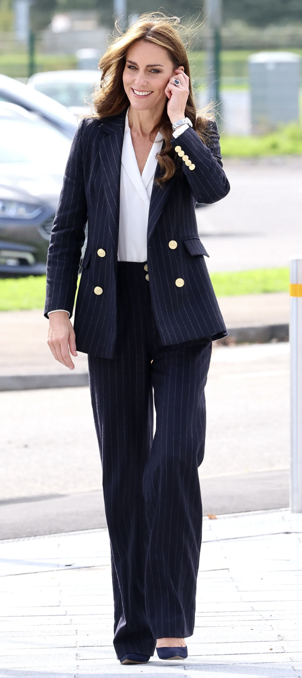 Học Vương phi Kate diện suit: 5 gam màu vừa sang trọng vừa hút tài lộc cho phụ nữ lich tuong thuat truc tiep bong da hom nay niên- Ảnh 4.