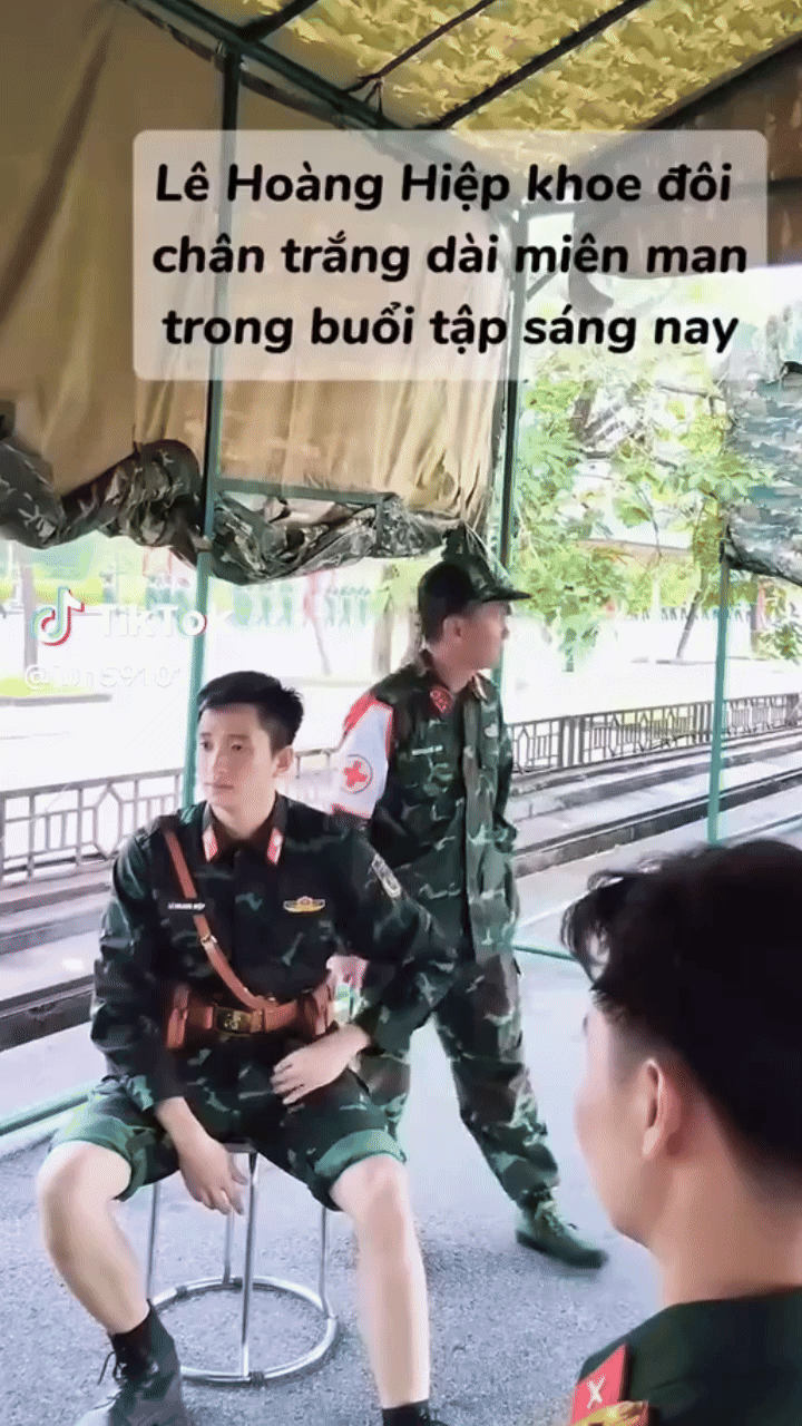 Lê Hoàng Hiệp có làn da trắng khiến fangirl phát ghen, thì ra anh quân nhân giữ da kĩ lắm- Ảnh 8. Lê Hoàng Hiệp có làn xem bong da truc tiep nhanh nhat trắng khiến fangirl phát ghen, thì ra anh quân nhân giữ xem bong da truc tiep nhanh nhat kĩ lắm- Ảnh 8.